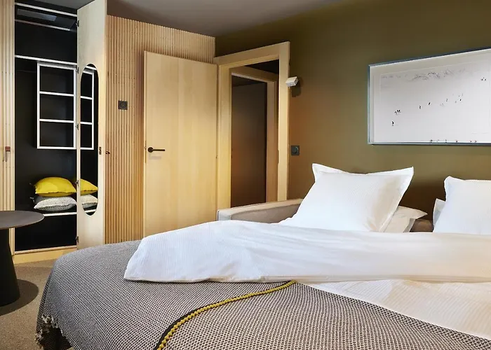 Mil8 Hotel