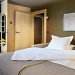 Mil8 Hotel