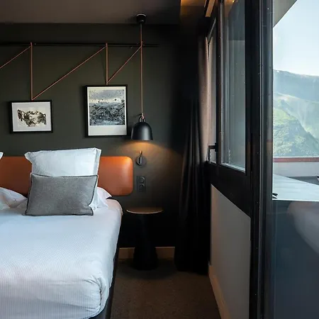 Mil8 Hotel