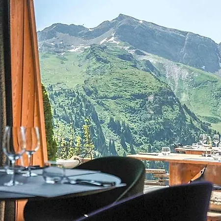 Mil8 Hotel