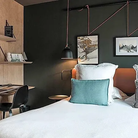 Mil8 Hotel