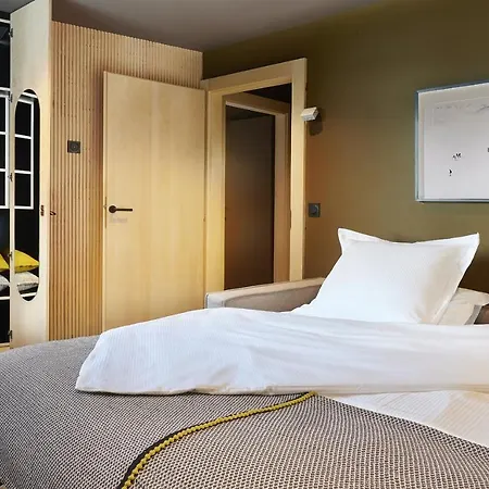 Mil8 Hotel
