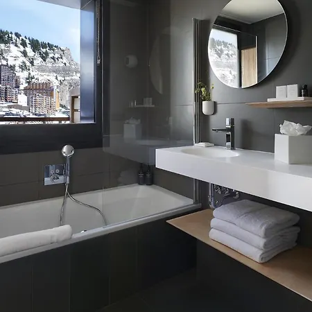 Mil8 Hotel
