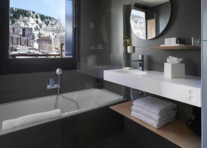 Mil8 Hotel